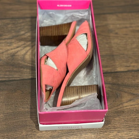 Chinese Laundry Coral Heeled Sandals - Picture 4 of 8